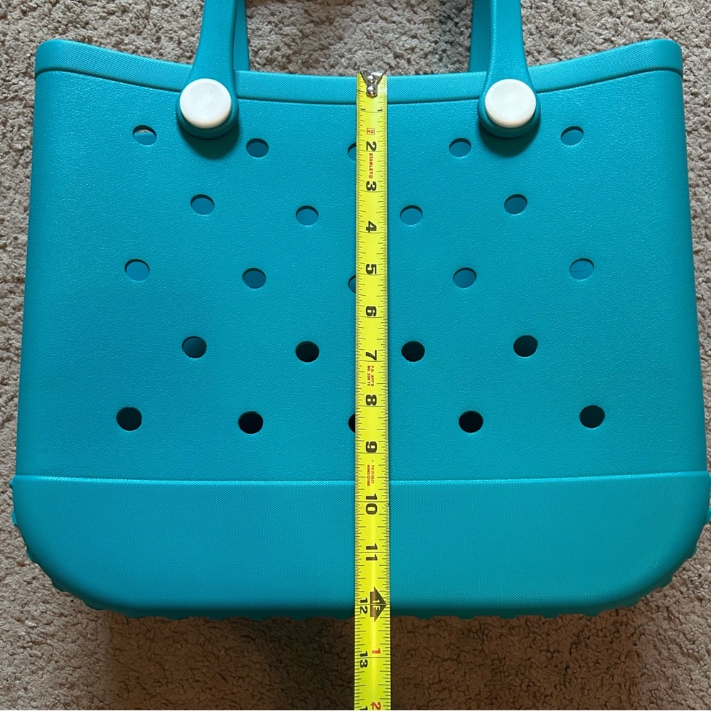 NEW Large Teal Turquoise Perforated Beach Bag Tote Bag with Button Accents - Picture 3 of 7